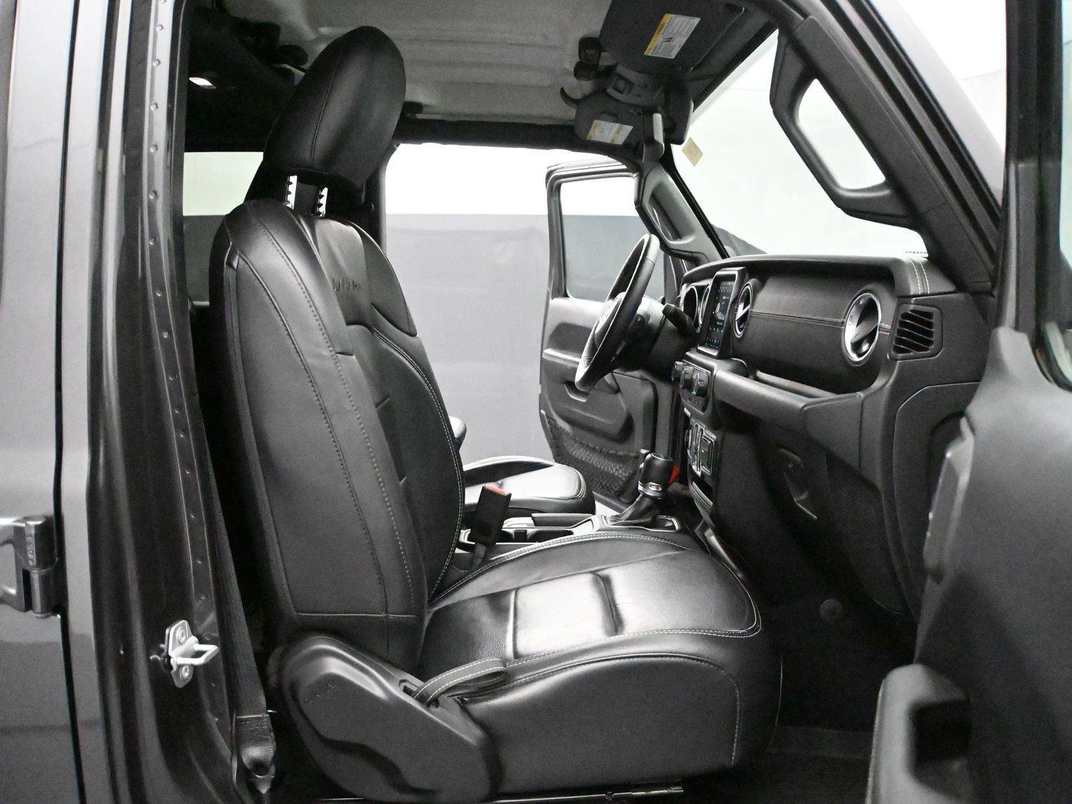 Used 2018 Jeep Wrangler Unlimited Sahara image 17