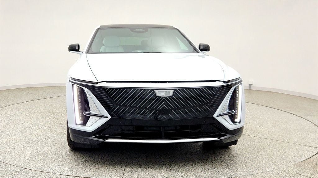 Used 2026 Cadillac Lyriq Luxury AWD/4WD image 2
