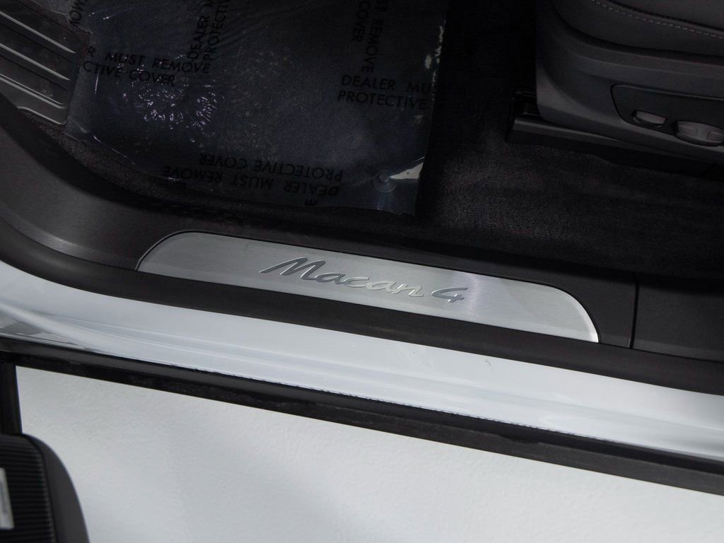 New 2026 Porsche Macan 4 Electric image 22