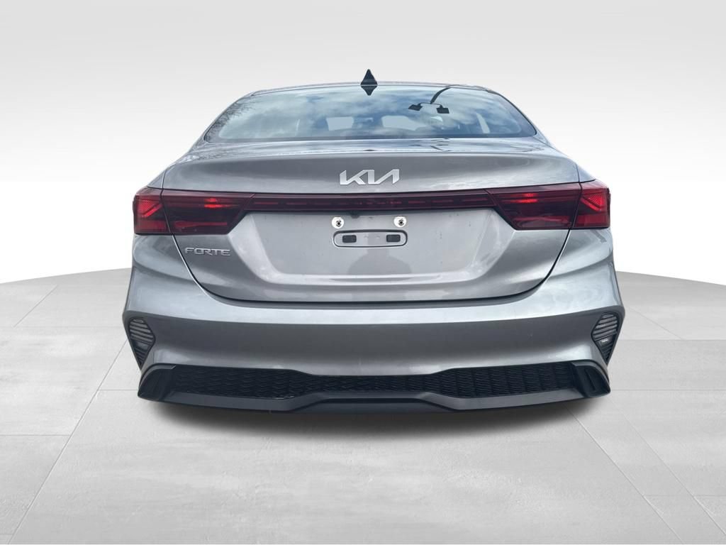 Used 2023 Kia Forte LXS w/ LXS Technology Package FWD image 6