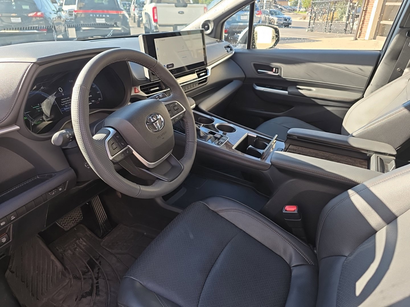 Used 2025 Toyota Sienna Limited AWD/4WD image 6