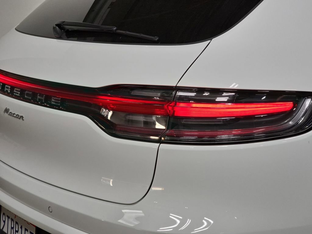 Certified 2025 Porsche Macan image 30