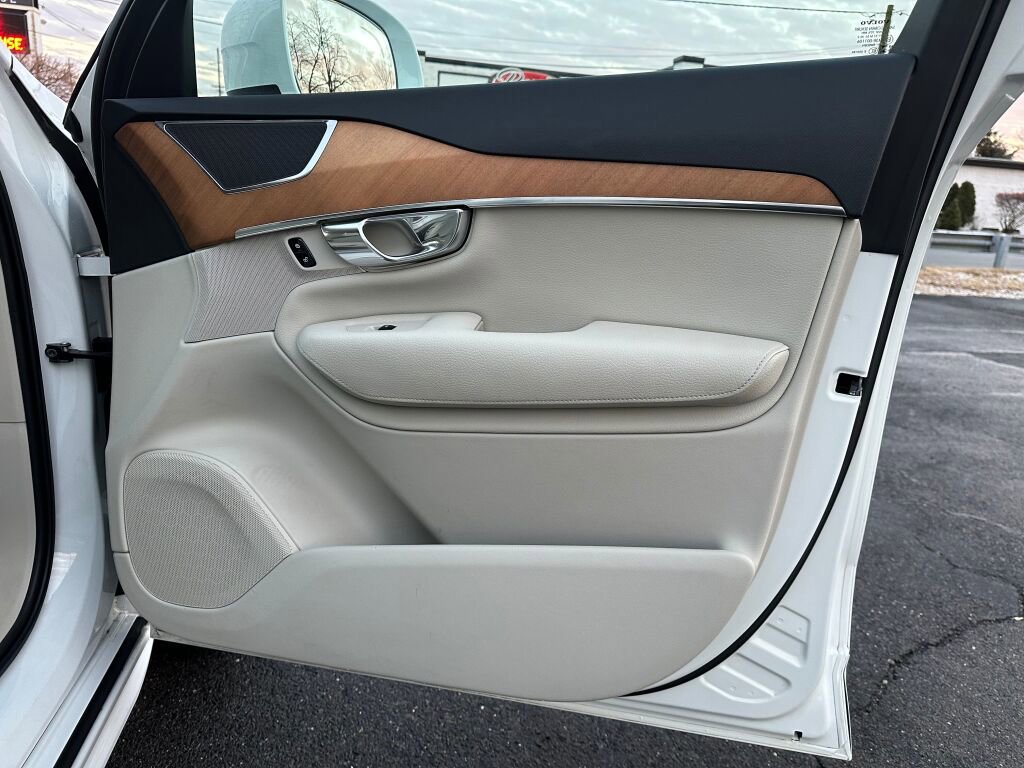 Used 2021 Volvo XC90 T6 Momentum image 26
