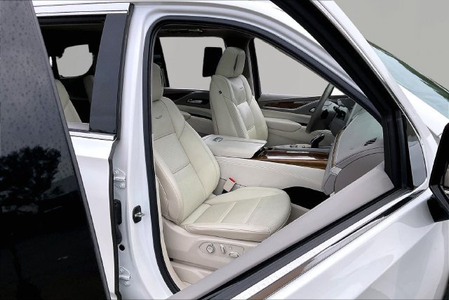 Certified 2024 Cadillac Escalade Premium Luxury Platinum AWD/4WD image 21