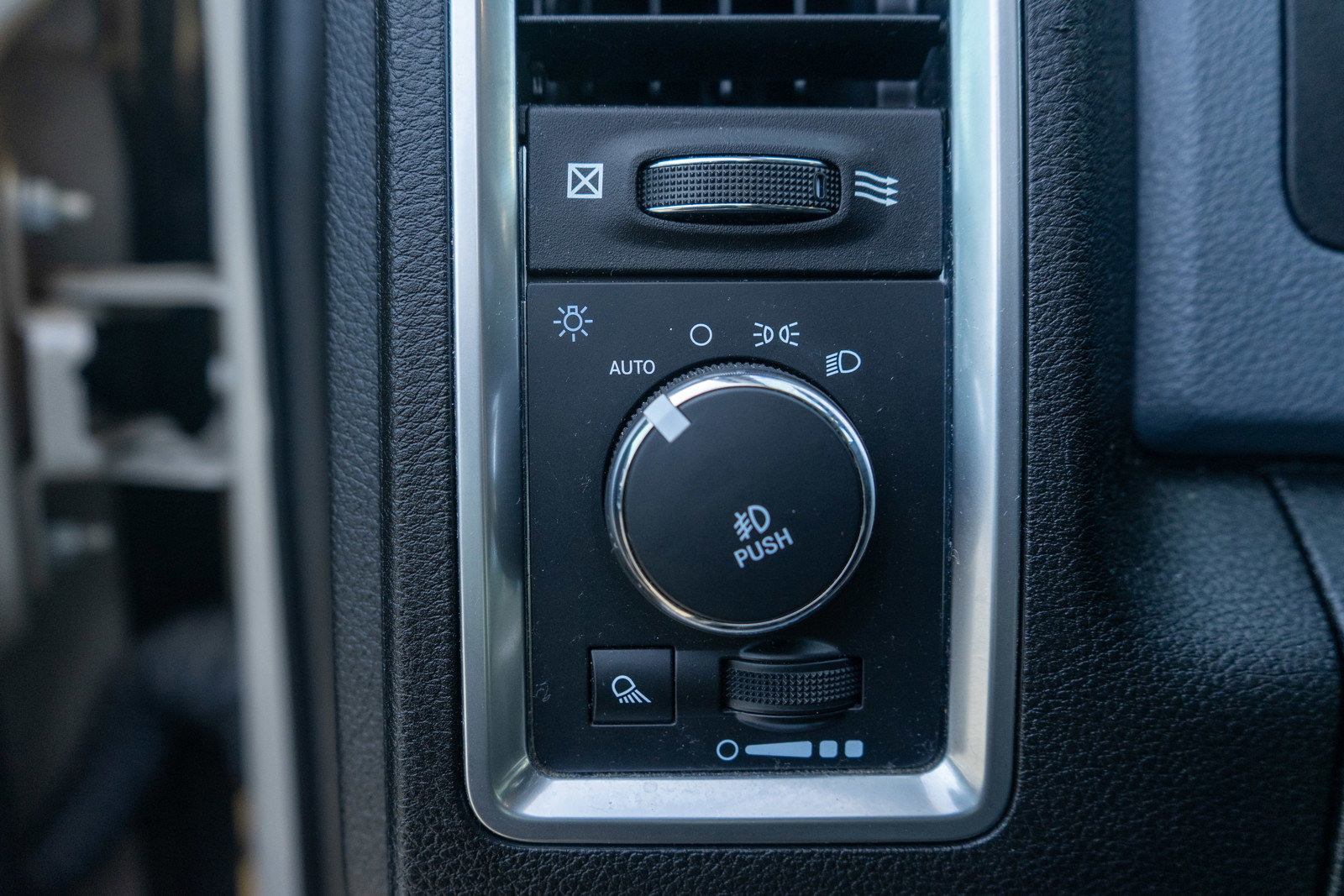 Used 2019 RAM 1500 Classic Warlock image 15