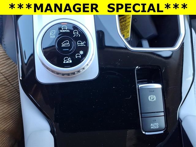 Used 2025 Mitsubishi Outlander SE image 13