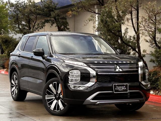 Used 2026 Mitsubishi Outlander SE image 2