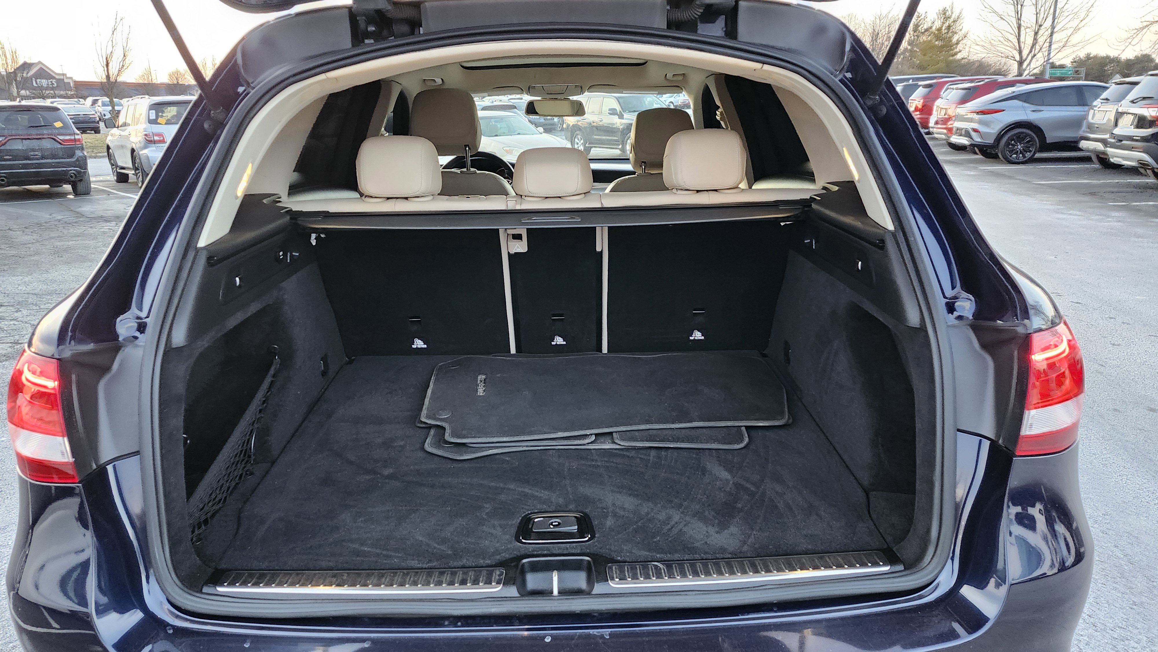 Used 2017 Mercedes-Benz GLC 300 w/ Premium 1 Package image 22