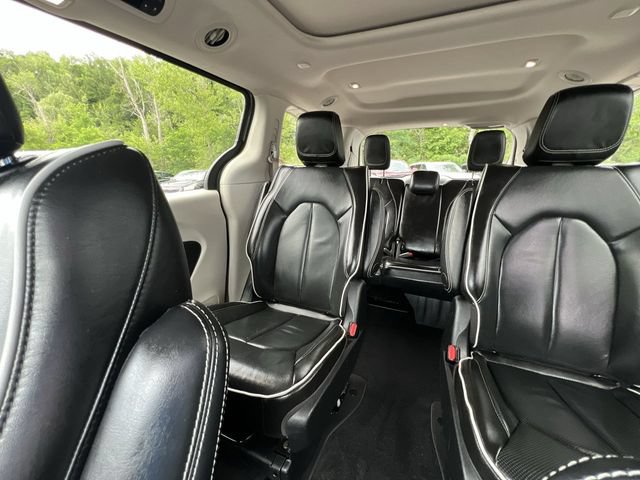 Used 2022 Chrysler Pacifica Limited FWD image 13
