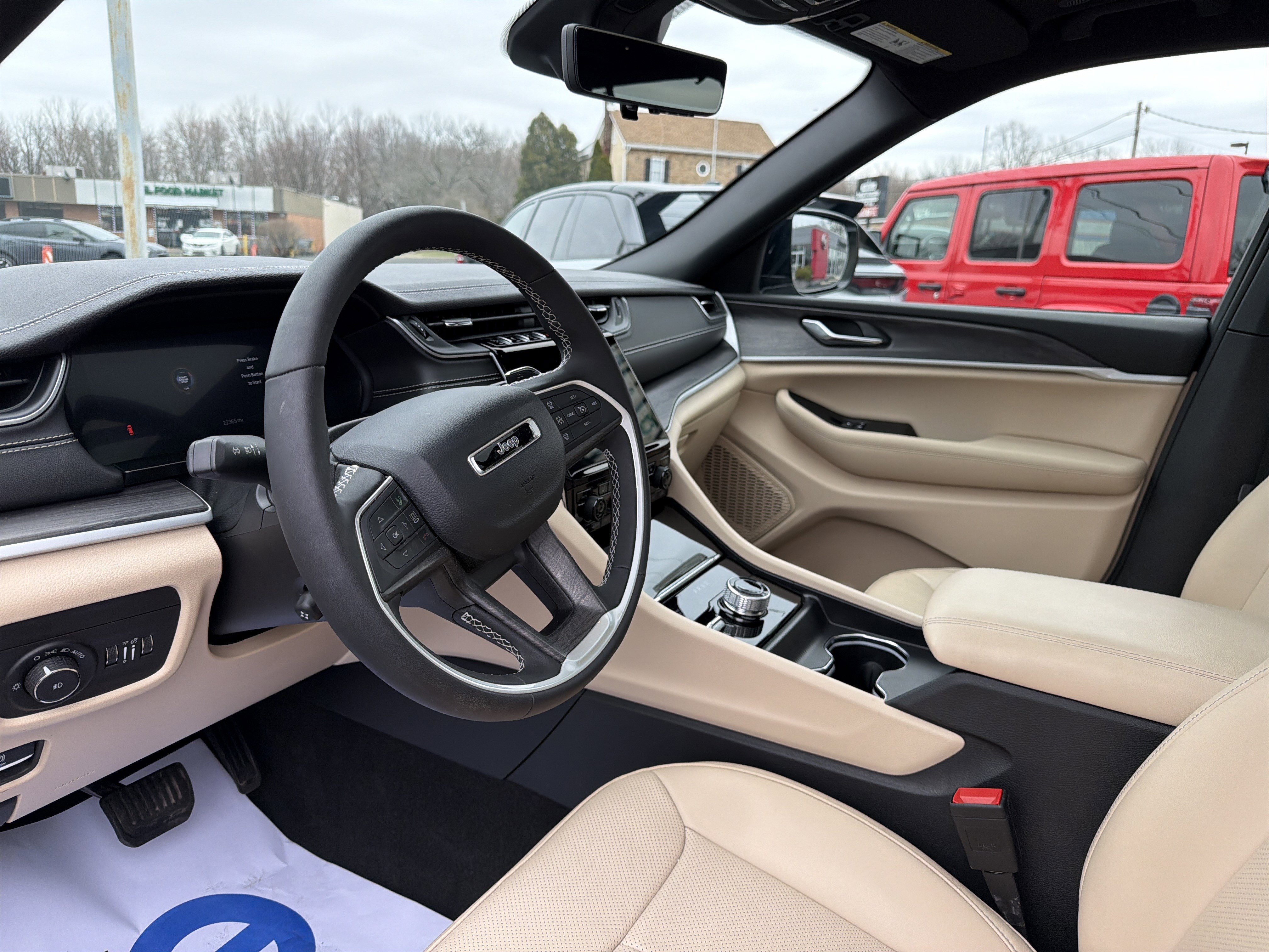 Certified 2025 Jeep Grand Cherokee L Limited w/ Luxury Tech Group II image 18