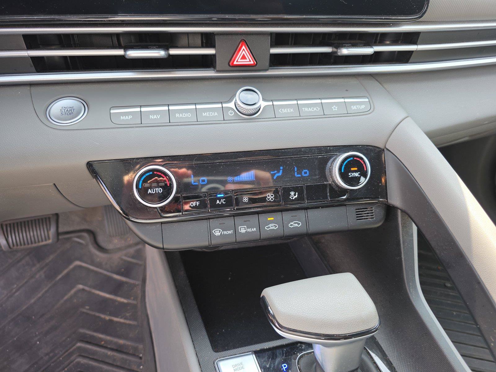 Used 2024 Hyundai Elantra SEL FWD image 26