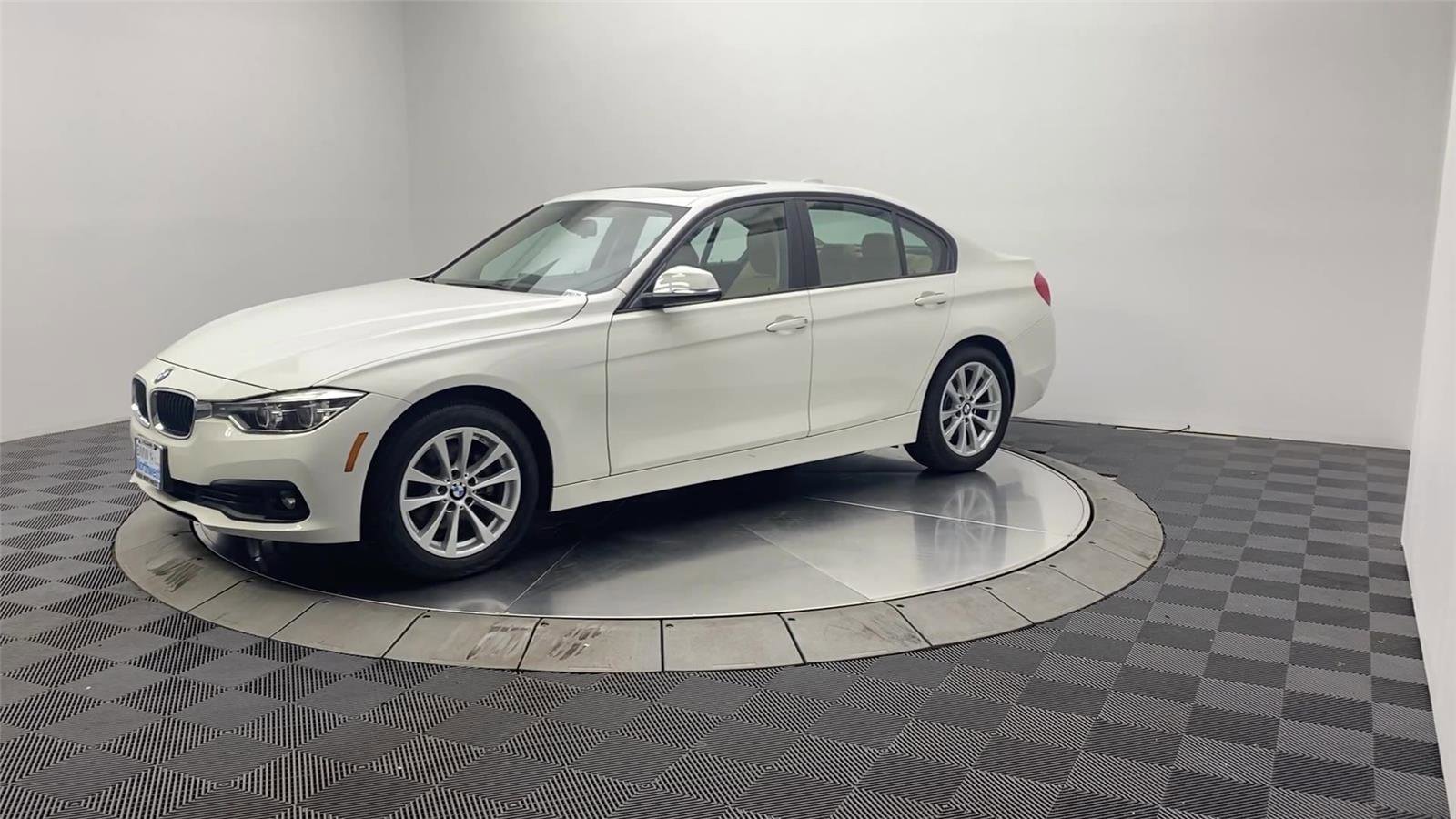 Used 2018 BMW 320i Sedan w/ Convenience Package image 13