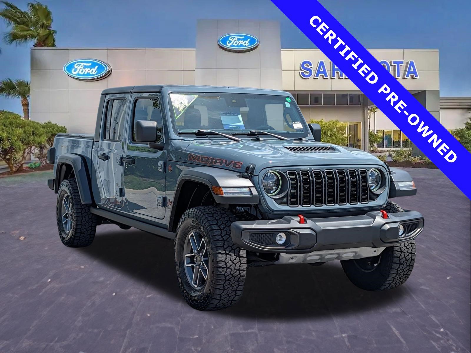 Used 2025 Jeep Gladiator Mojave w/ Convenience Group AWD/4WD image 1