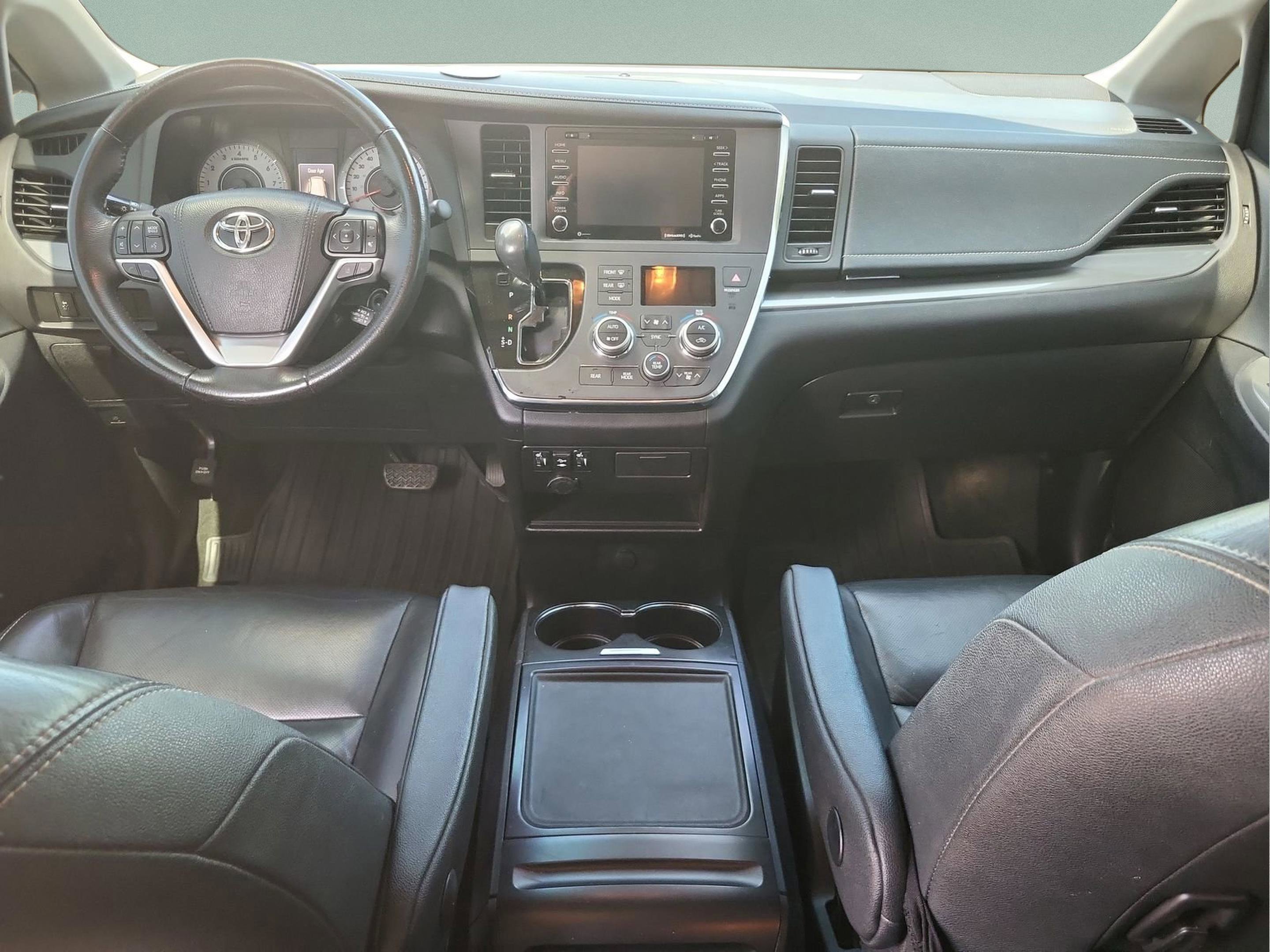 Used 2018 Toyota Sienna SE FWD image 27