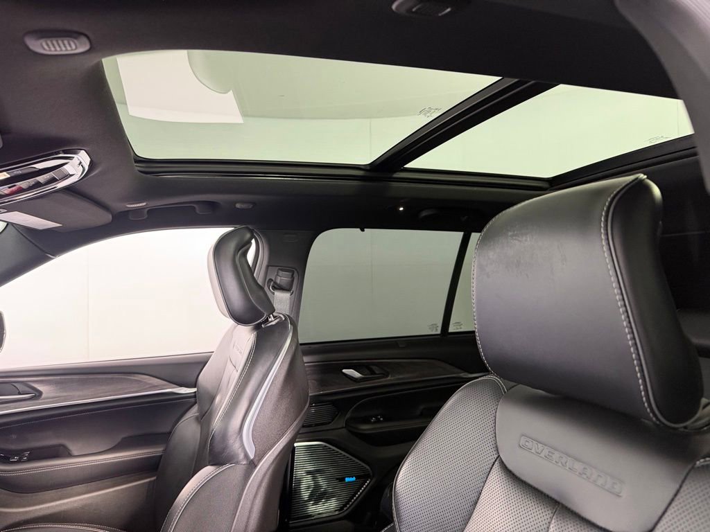 Certified 2022 Jeep Grand Cherokee Overland w/ Advanced Protech Group III image 26