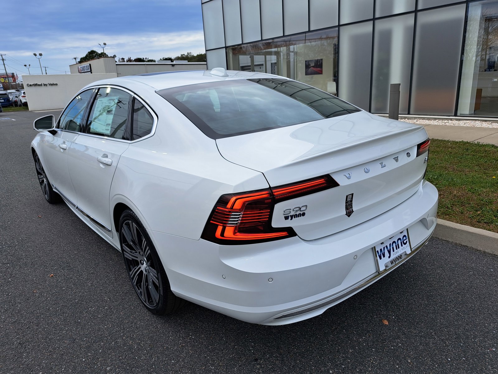 New 2025 Volvo S90 B6 Plus image 4