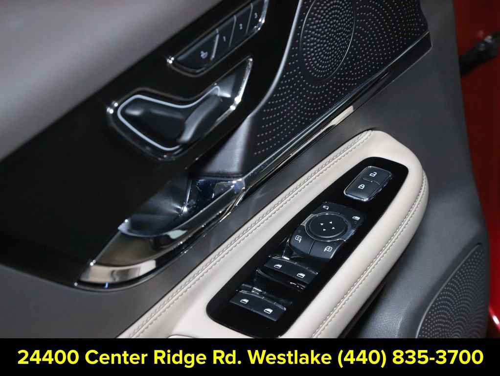 Certified 2024 Lincoln Corsair AWD image 16