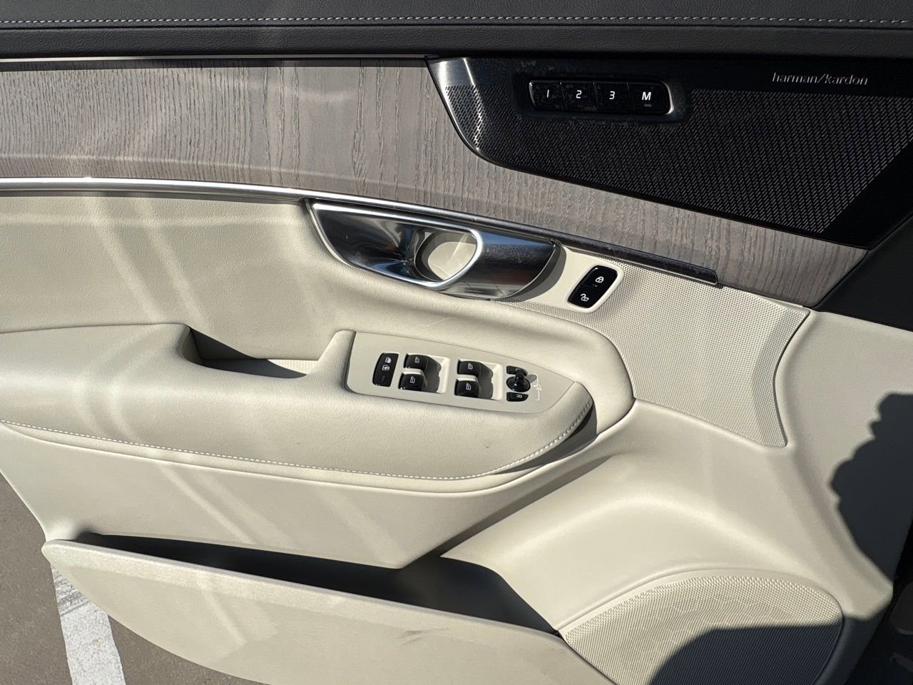 New 2026 Volvo XC90 T8 Ultra w/ Protection Package Premier image 16