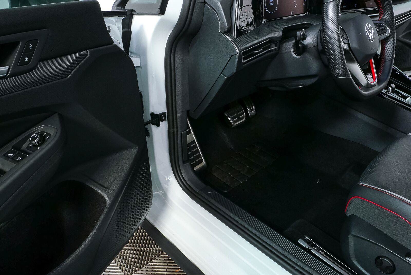 Certified 2025 Volkswagen GTI Autobahn FWD image 11