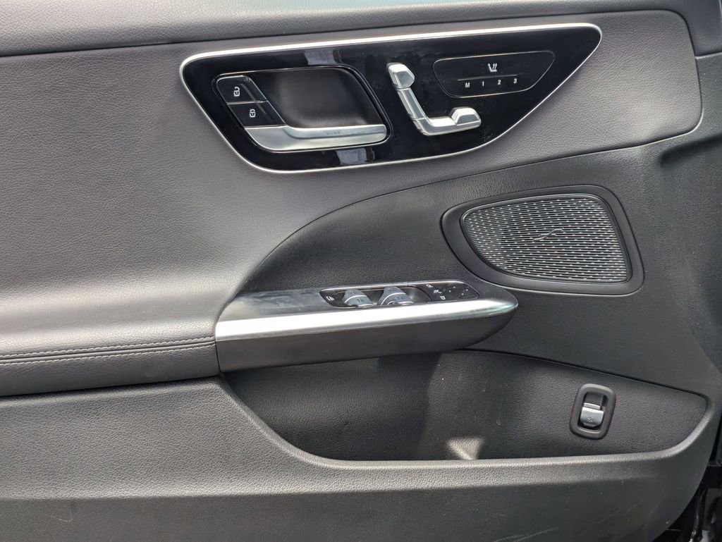 Used 2025 Mercedes-Benz C 300 4MATIC Sedan image 11