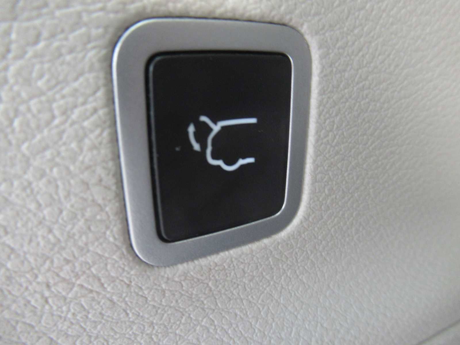 Used 2023 Chrysler Pacifica Limited image 6