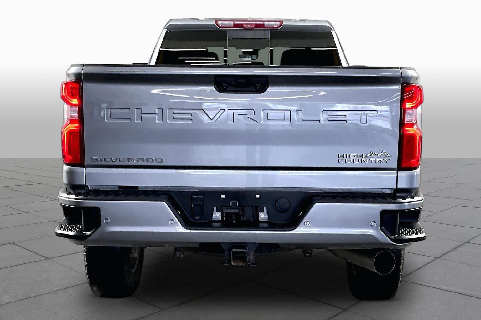 Used 2024 Chevrolet Silverado 2500 High Country w/ Technology Package AWD/4WD image 5