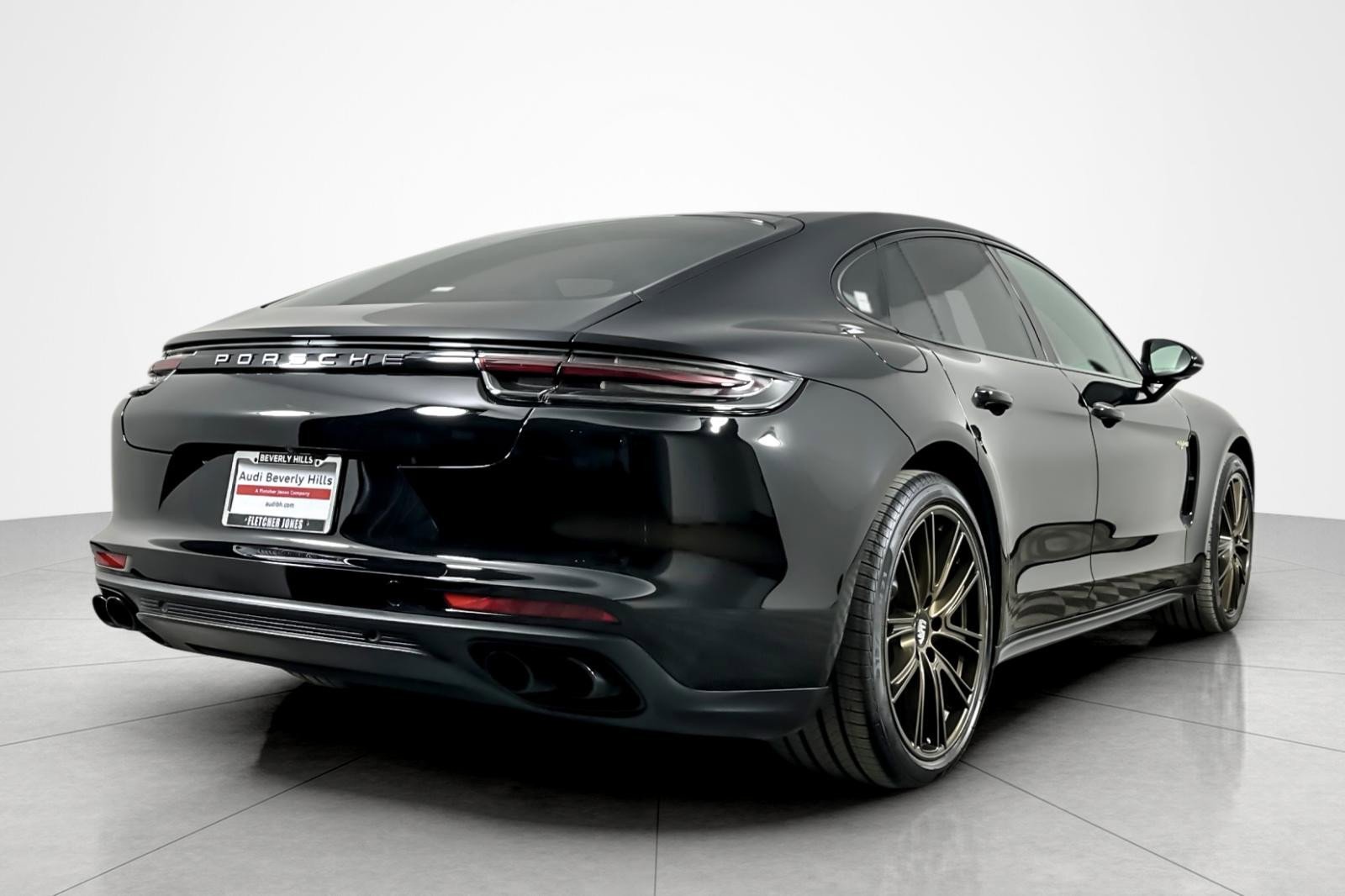 Used 2018 Porsche Panamera 4 image 5