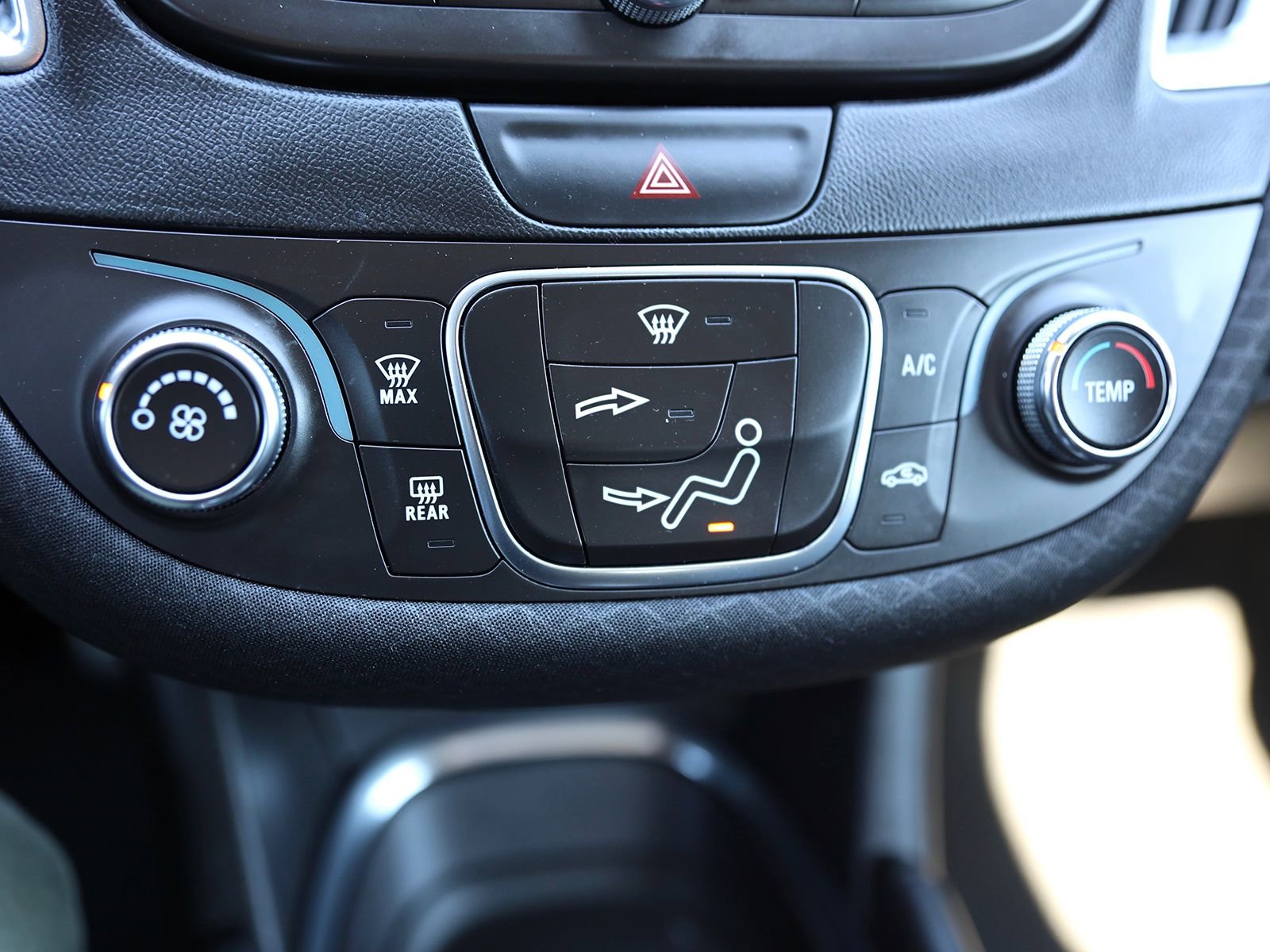 Used 2017 Chevrolet Malibu LT image 24