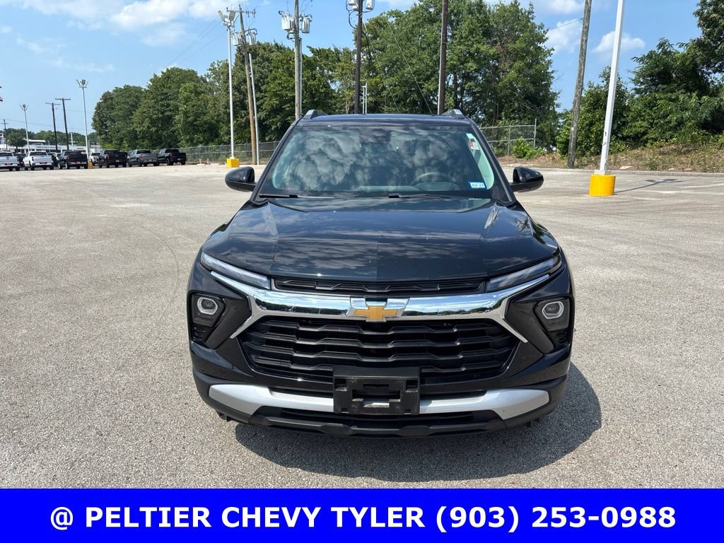Used 2025 Chevrolet TrailBlazer LT w/ Convenience Package FWD image 2