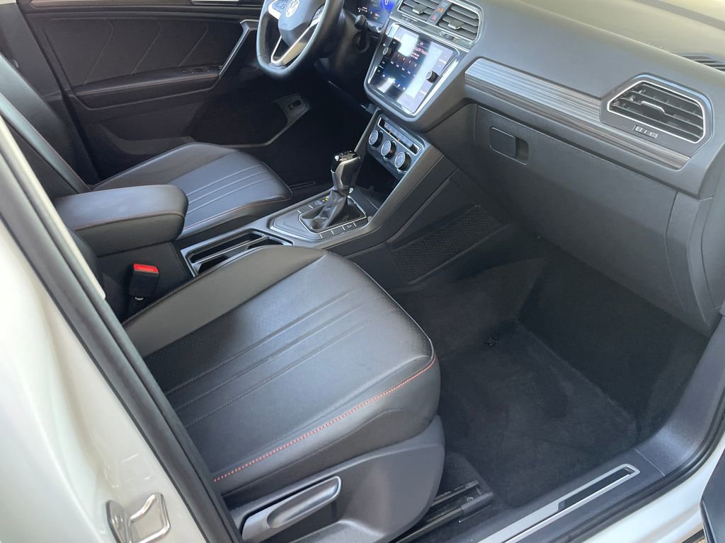 Used 2024 Volkswagen Tiguan Wolfsburg Edition image 32