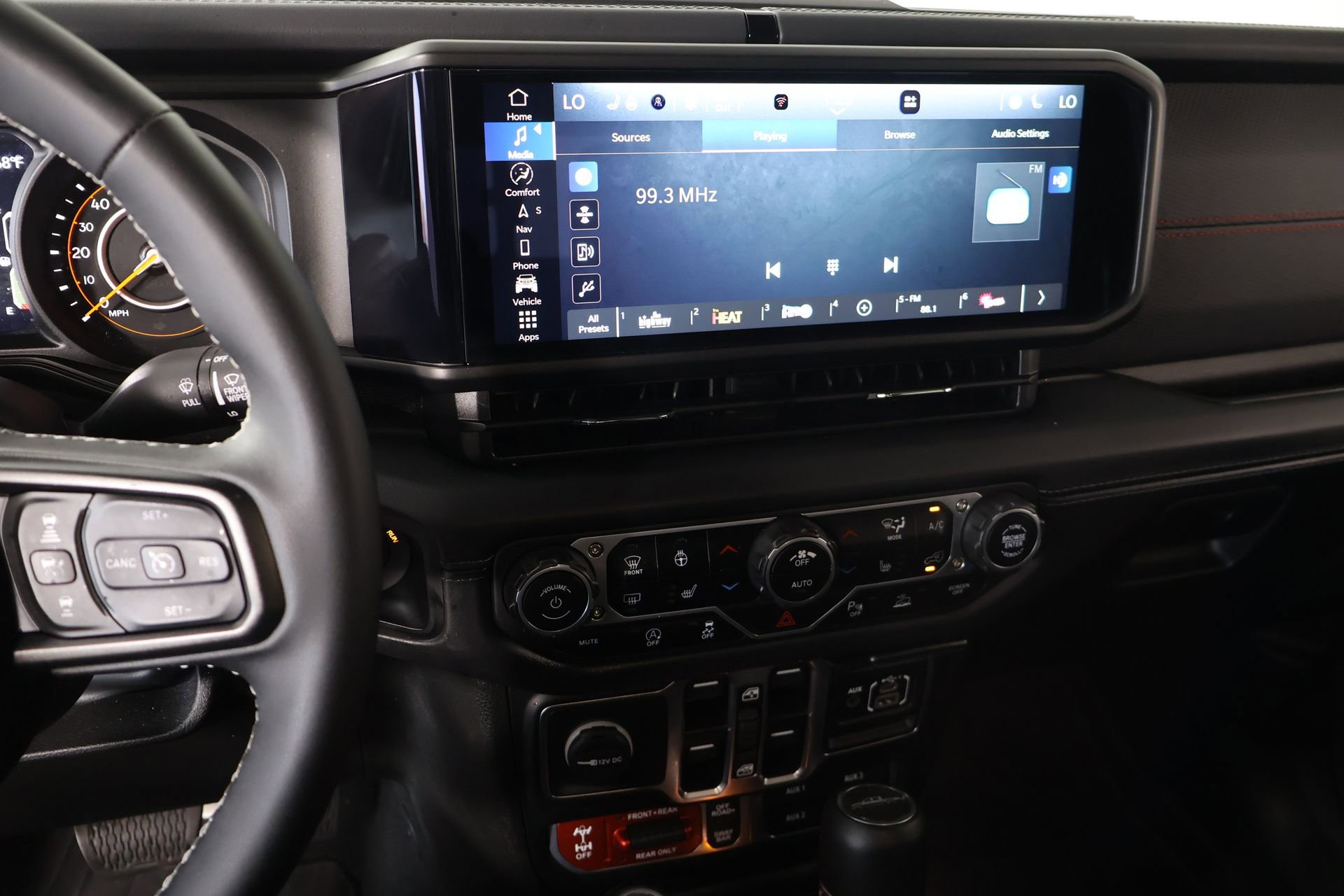 Used 2025 Jeep Gladiator Rubicon image 5