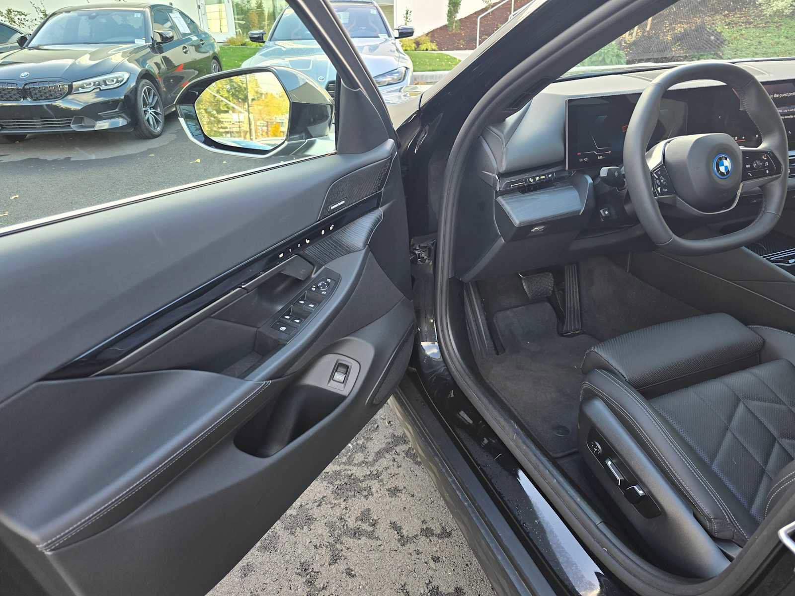 Used 2024 BMW i5 eDrive40i w/ Convenience Package image 21