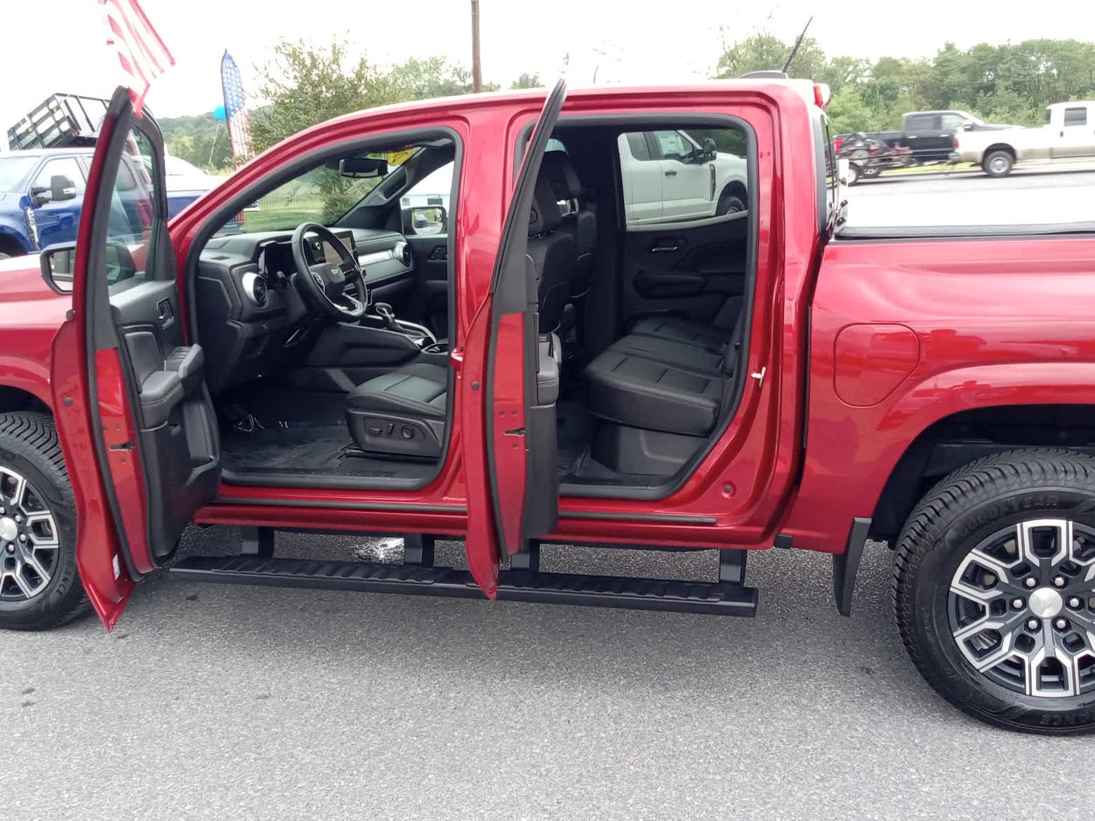 Used 2023 Chevrolet Colorado LT w/ LT Convenience Package III AWD/4WD image 22