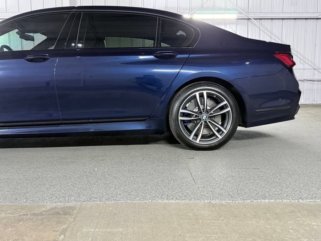 Used 2022 BMW 750Li xDrive AWD/4WD image 12