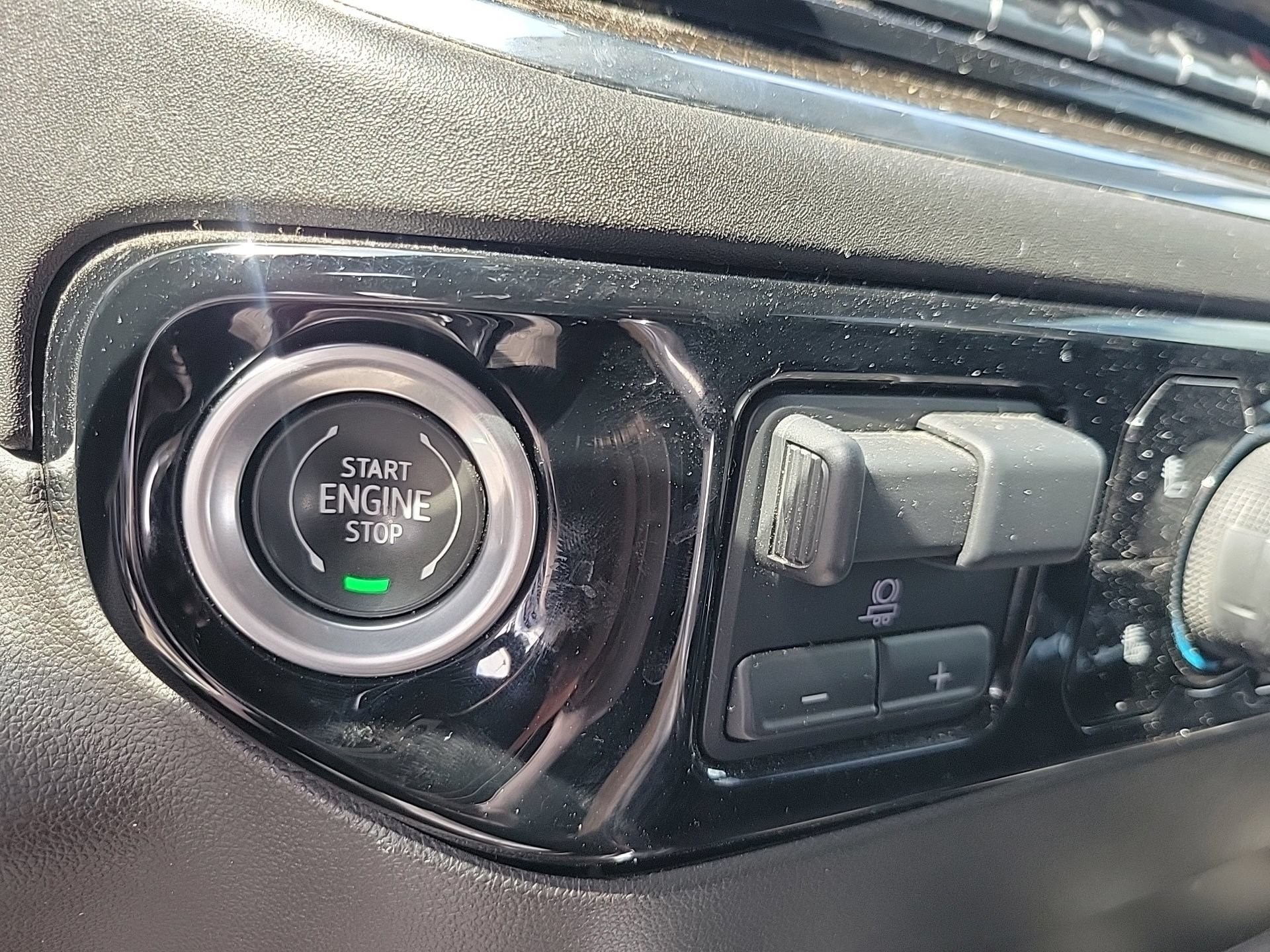 Used 2024 Chevrolet Silverado 2500 LT w/ Midnight Edition AWD/4WD image 28