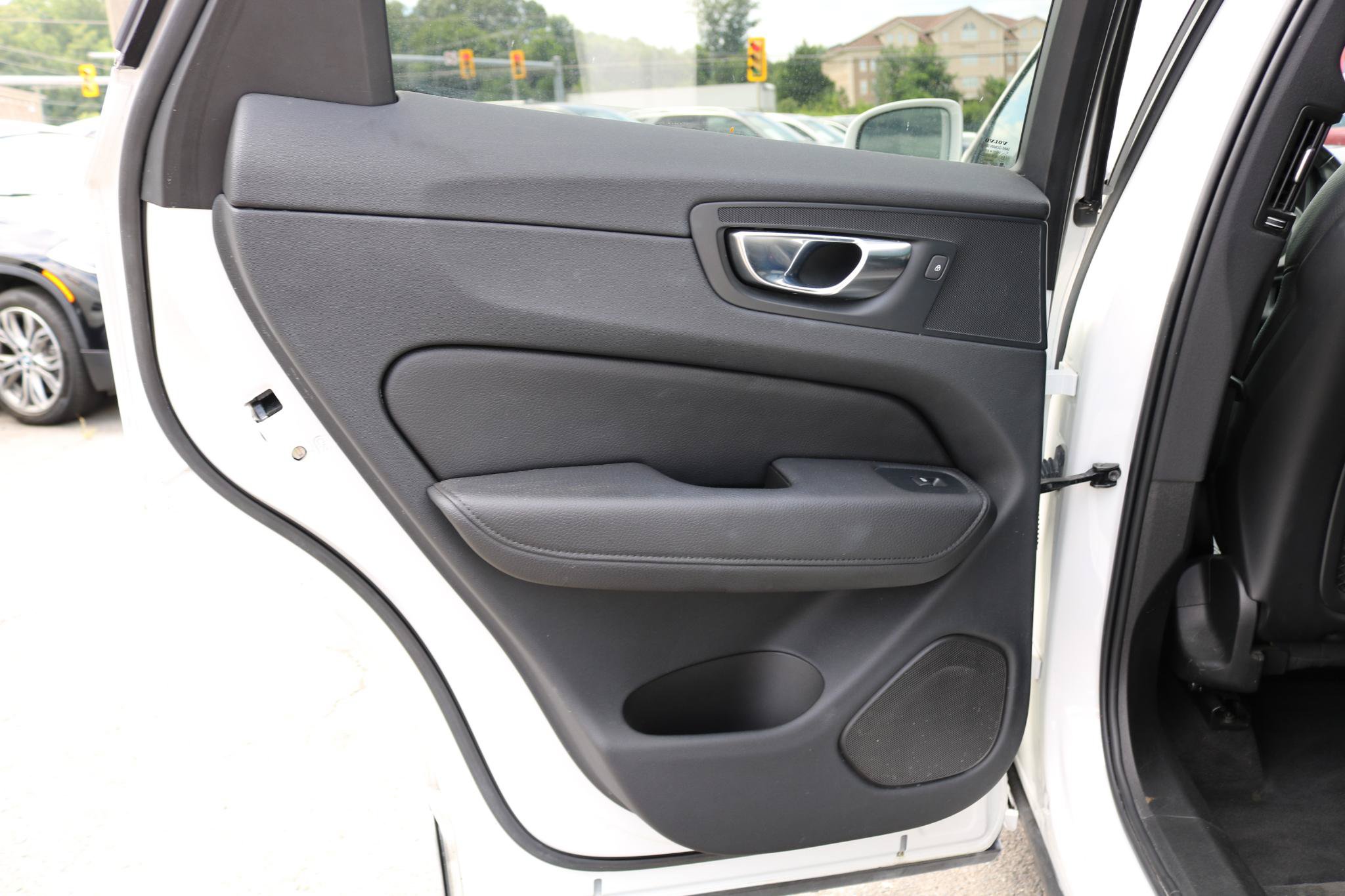 Used 2022 Volvo XC60 B5 Momentum AWD/4WD image 18