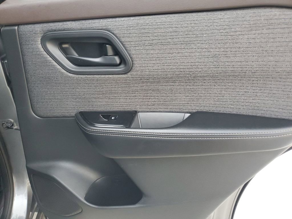 Used 2021 Nissan Rogue S image 41