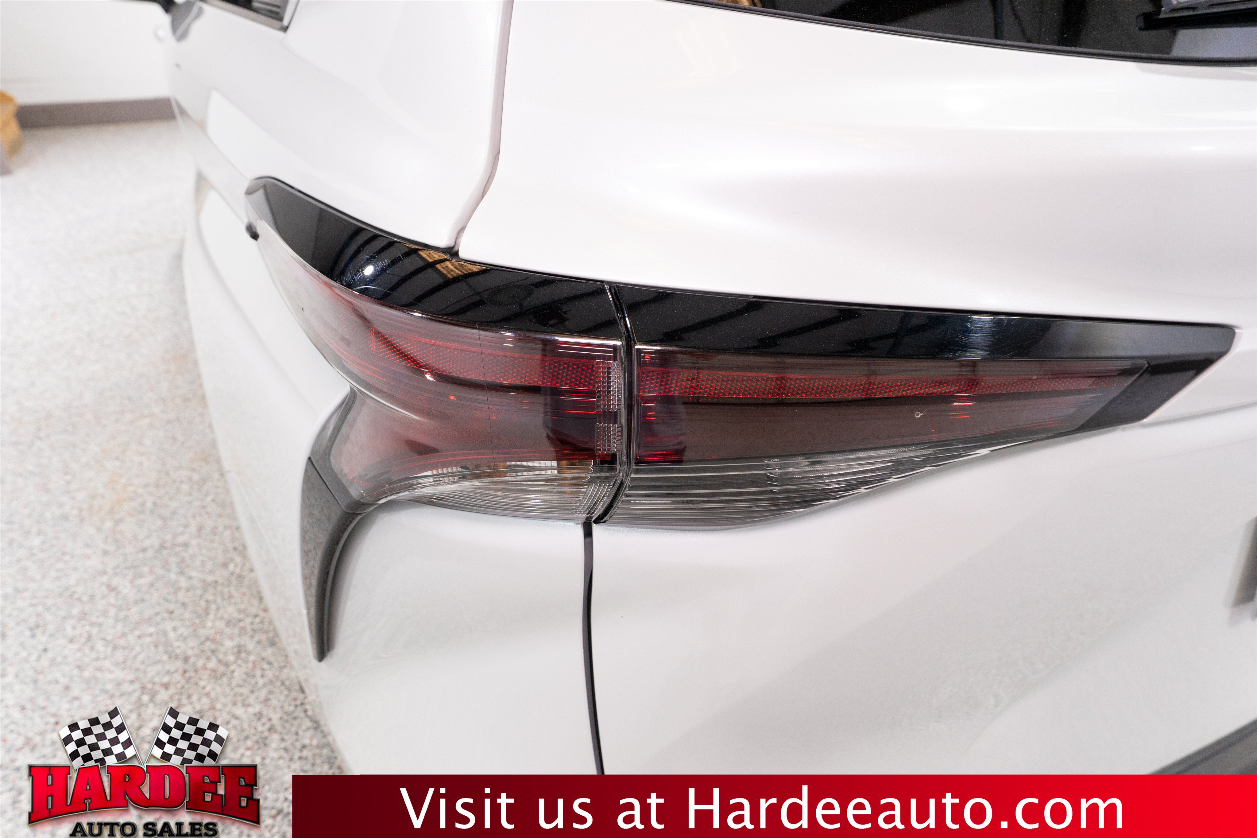 Used 2026 Toyota Sienna XLE FWD image 9