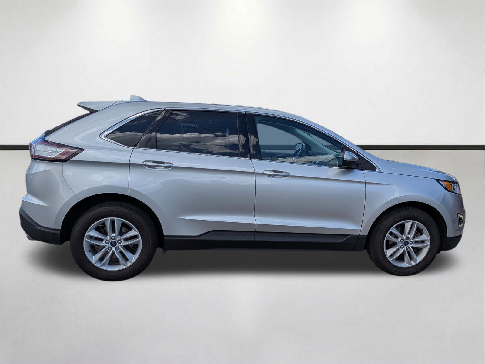 Used 2015 Ford Edge SEL FWD image 3