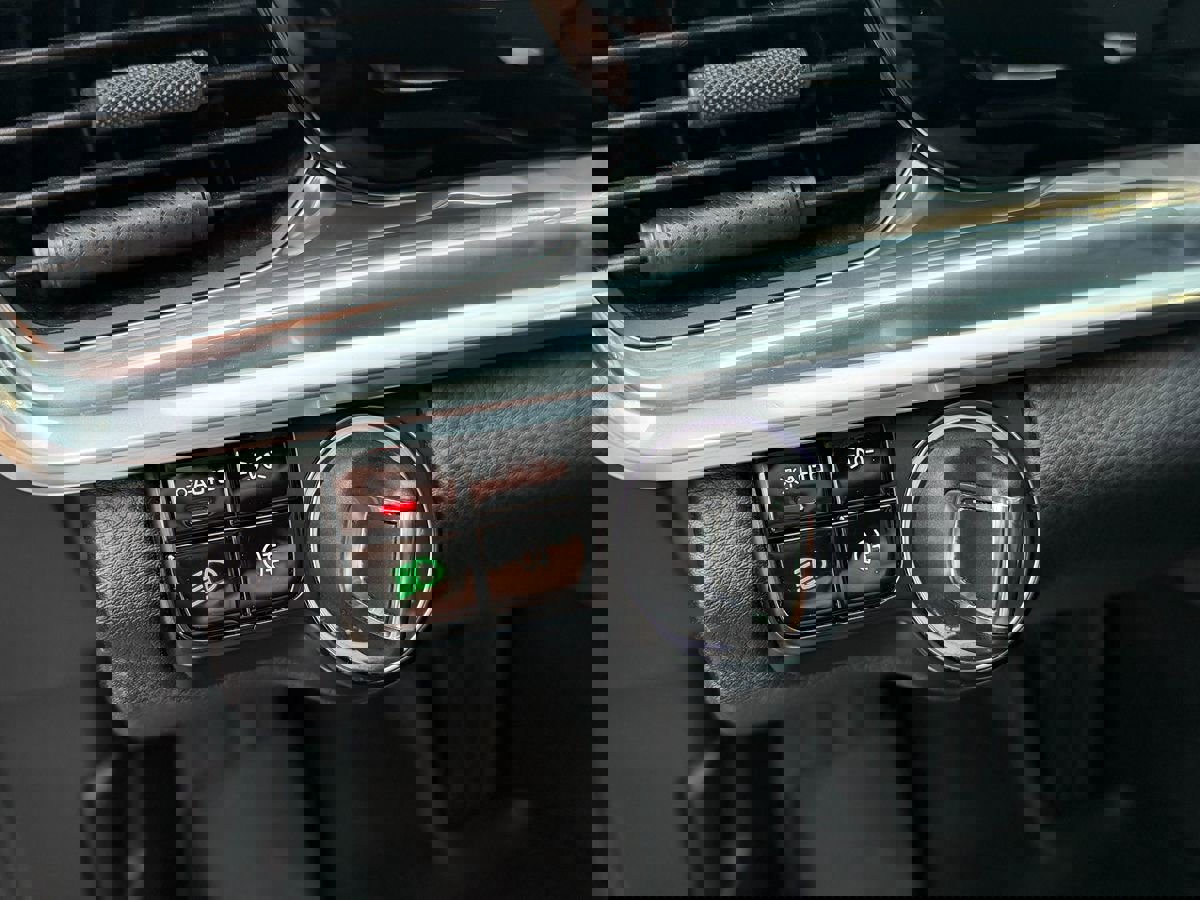 Used 2018 Porsche Panamera 4 image 17