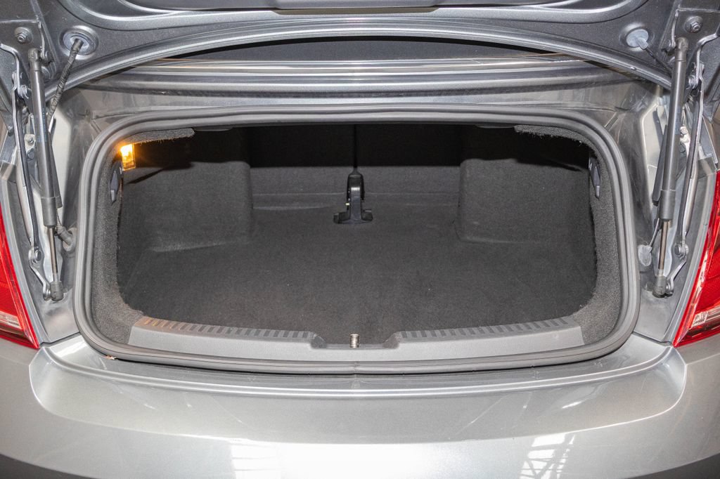 Used 2018 Volkswagen Beetle 2.0T S FWD image 13
