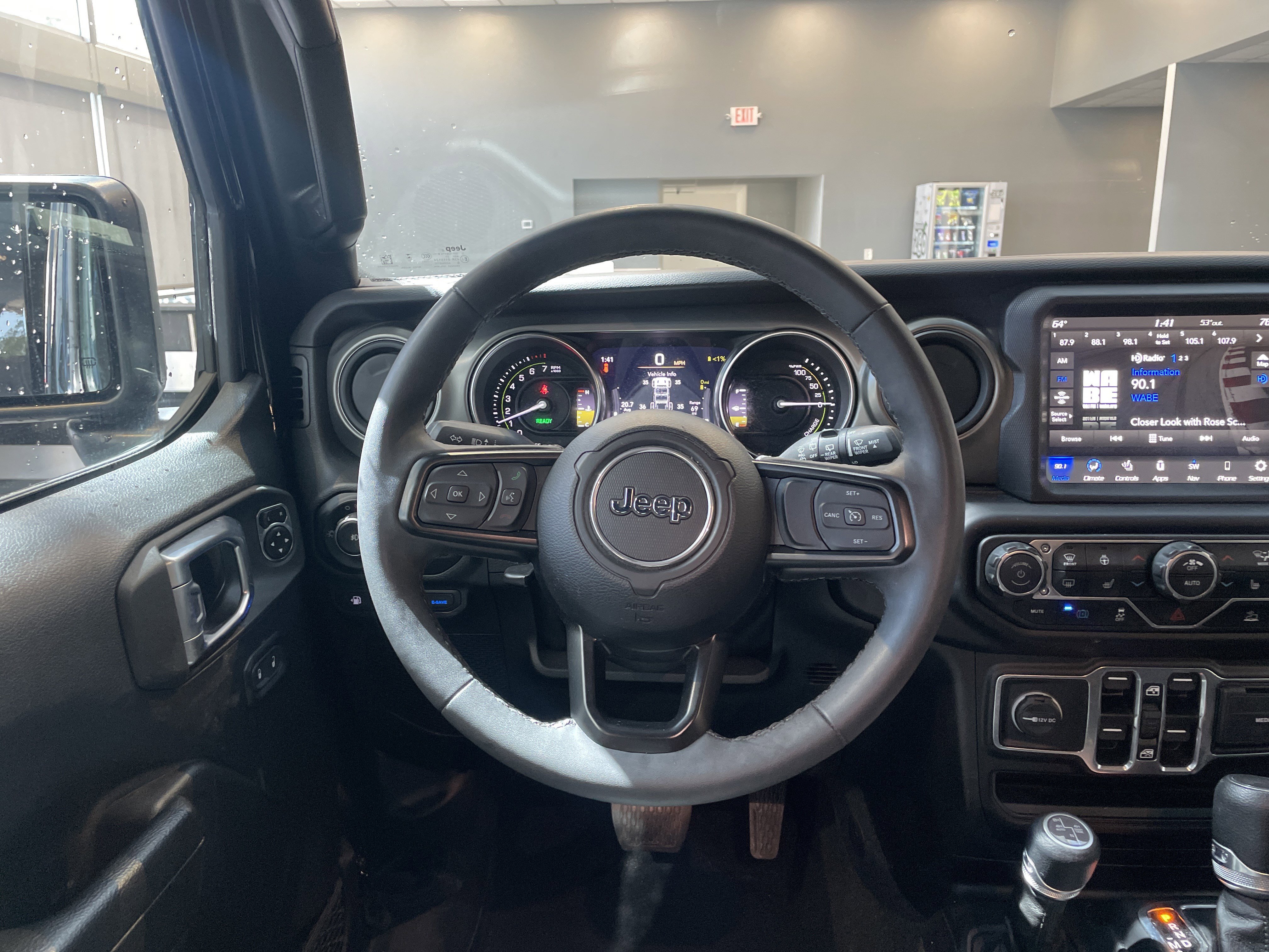 Used 2023 Jeep Wrangler Unlimited w/ Sun & Screen Package image 35