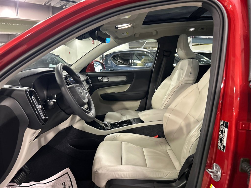 Certified 2023 Volvo XC40 B5 Plus w/ Climate Package image 10