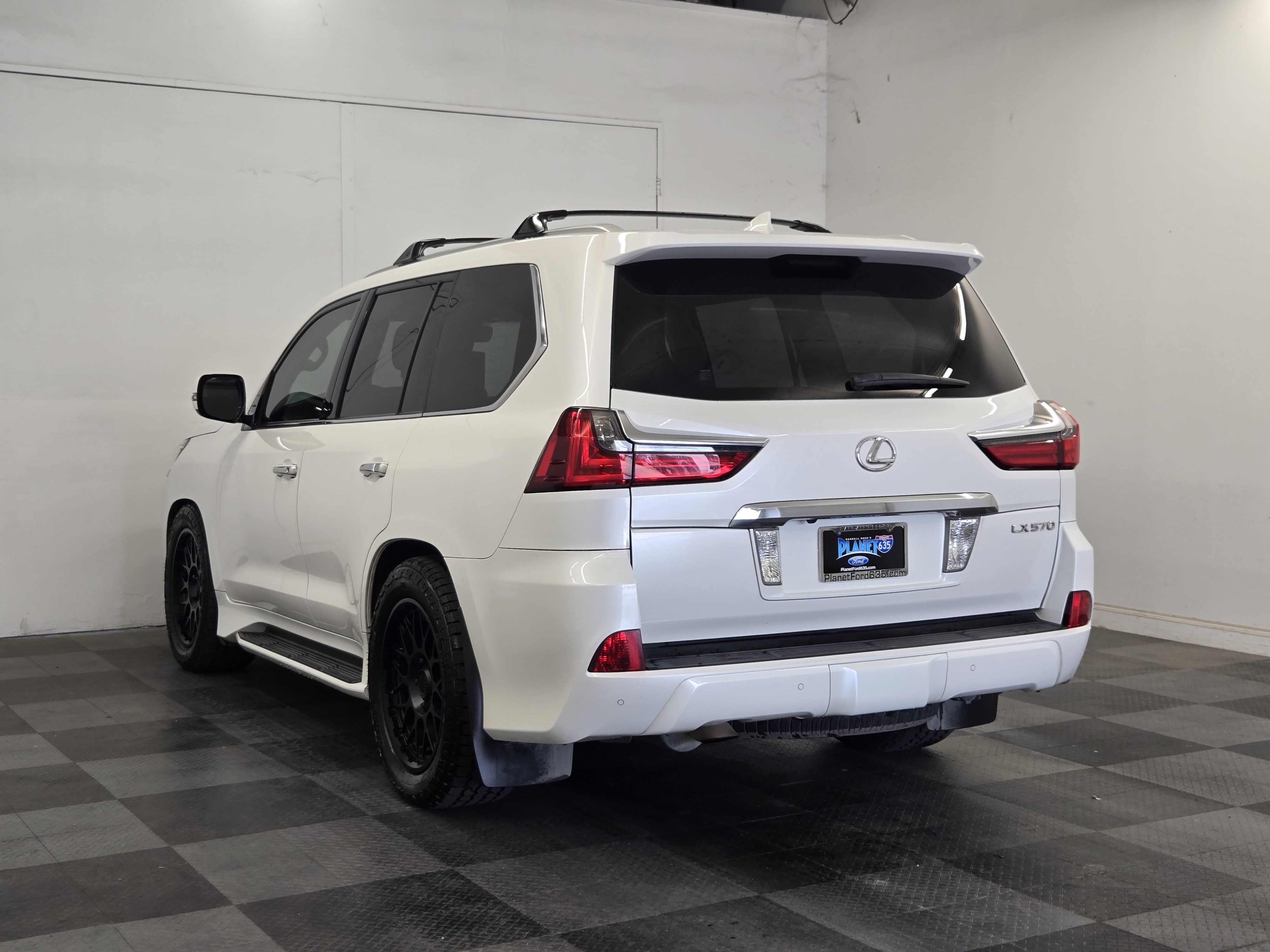 Used 2017 Lexus LX 570 4WD image 5