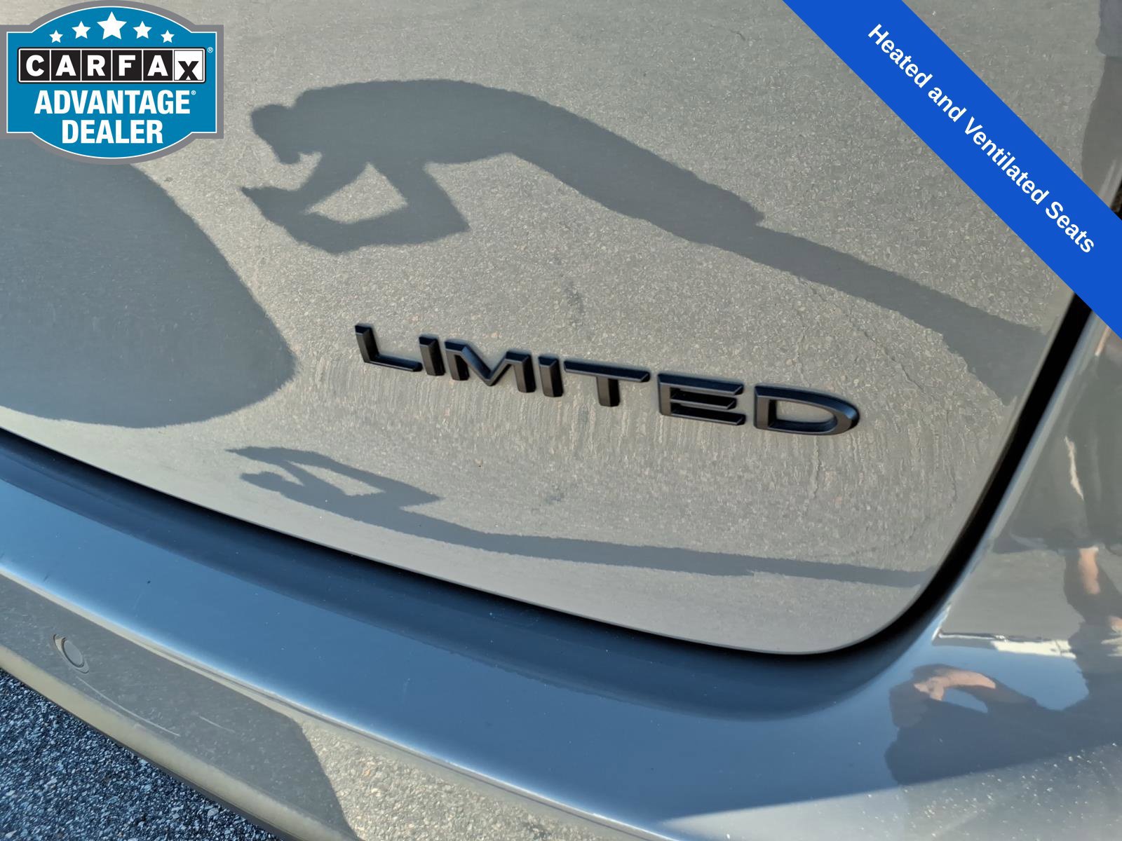 Used 2025 Chrysler Pacifica Limited FWD image 10