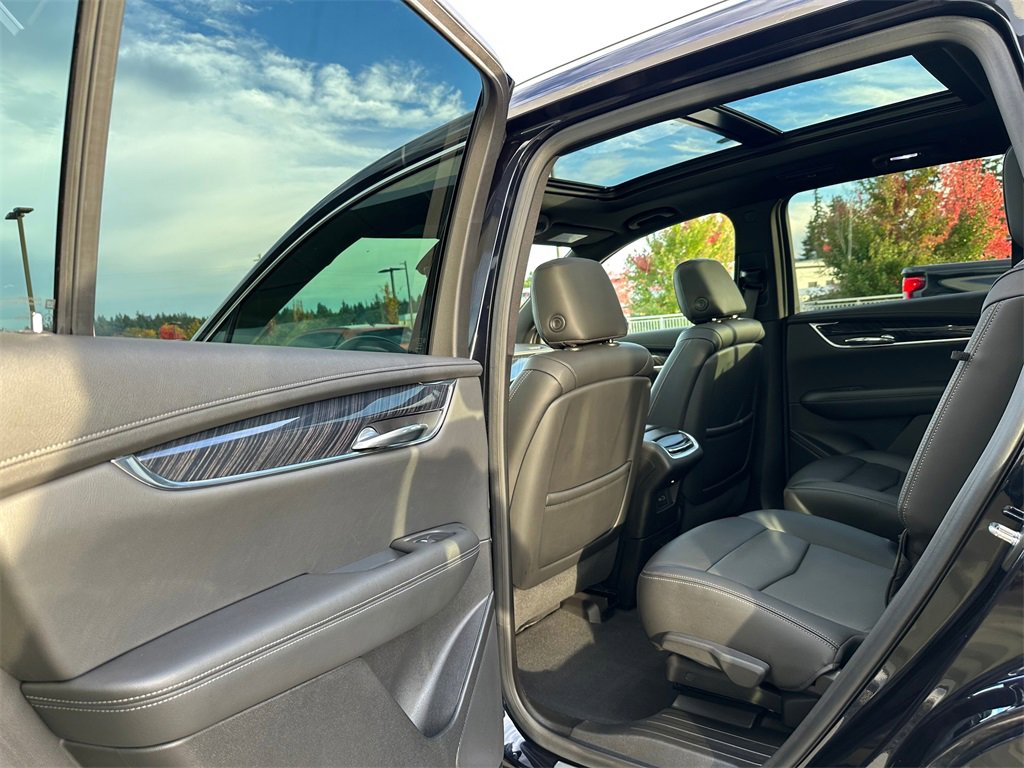 Used 2022 Cadillac XT6 Premium Luxury w/ LPO, Radiant Package image 16