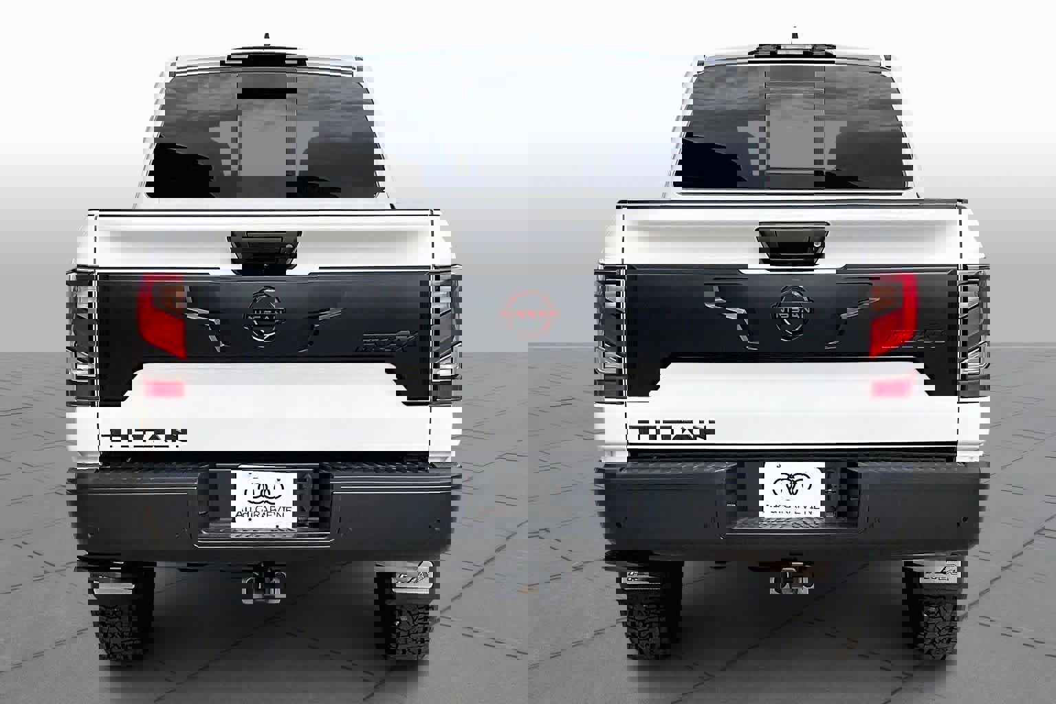 Used 2024 Nissan Titan PRO-4X w/ Pro-4x Convenience Package image 6