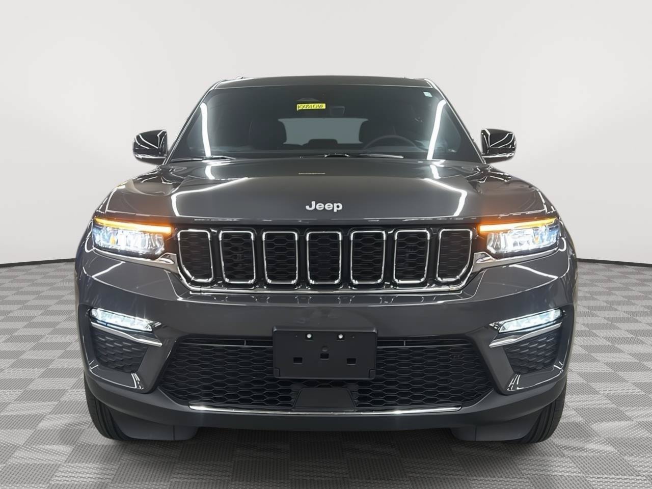 Used 2025 Jeep Grand Cherokee Limited AWD/4WD image 2