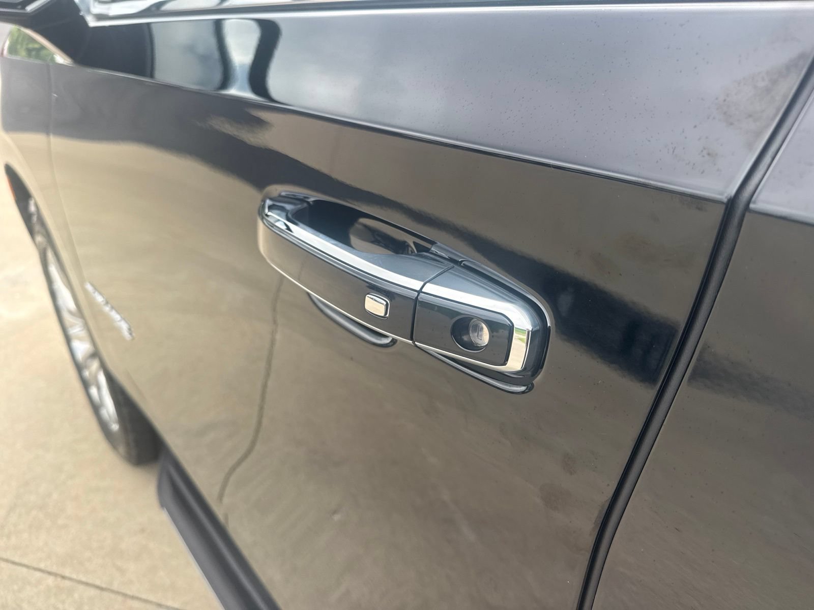 Used 2023 Chevrolet Tahoe Premier AWD/4WD image 12
