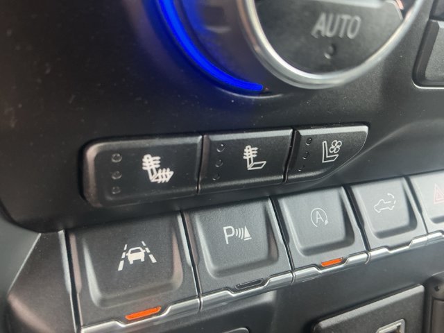 Used 2019 Chevrolet Silverado 1500 LTZ w/ LTZ Plus Package AWD/4WD image 27